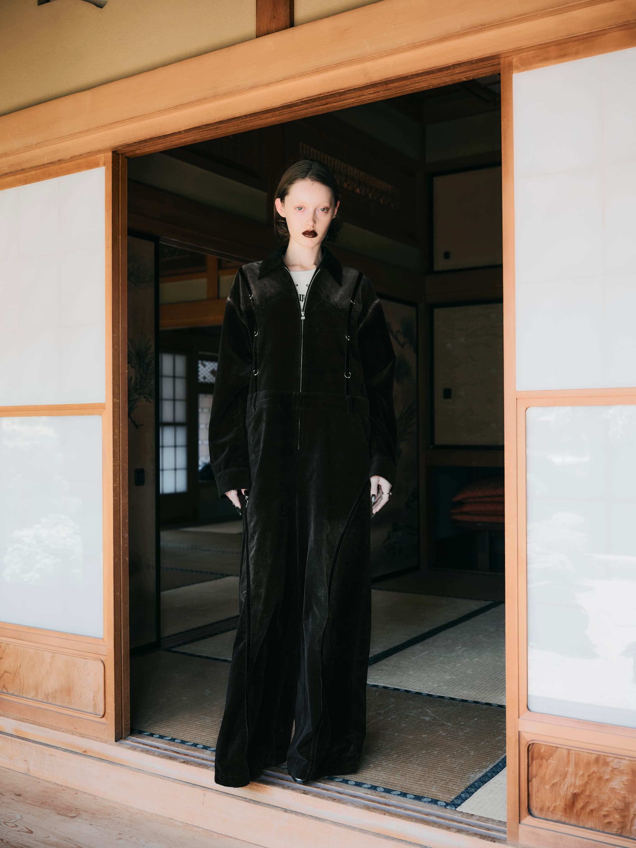 BLEACH OUT VELVET JUMP SUIT-BLACK×BEIGE – TAJEN:T