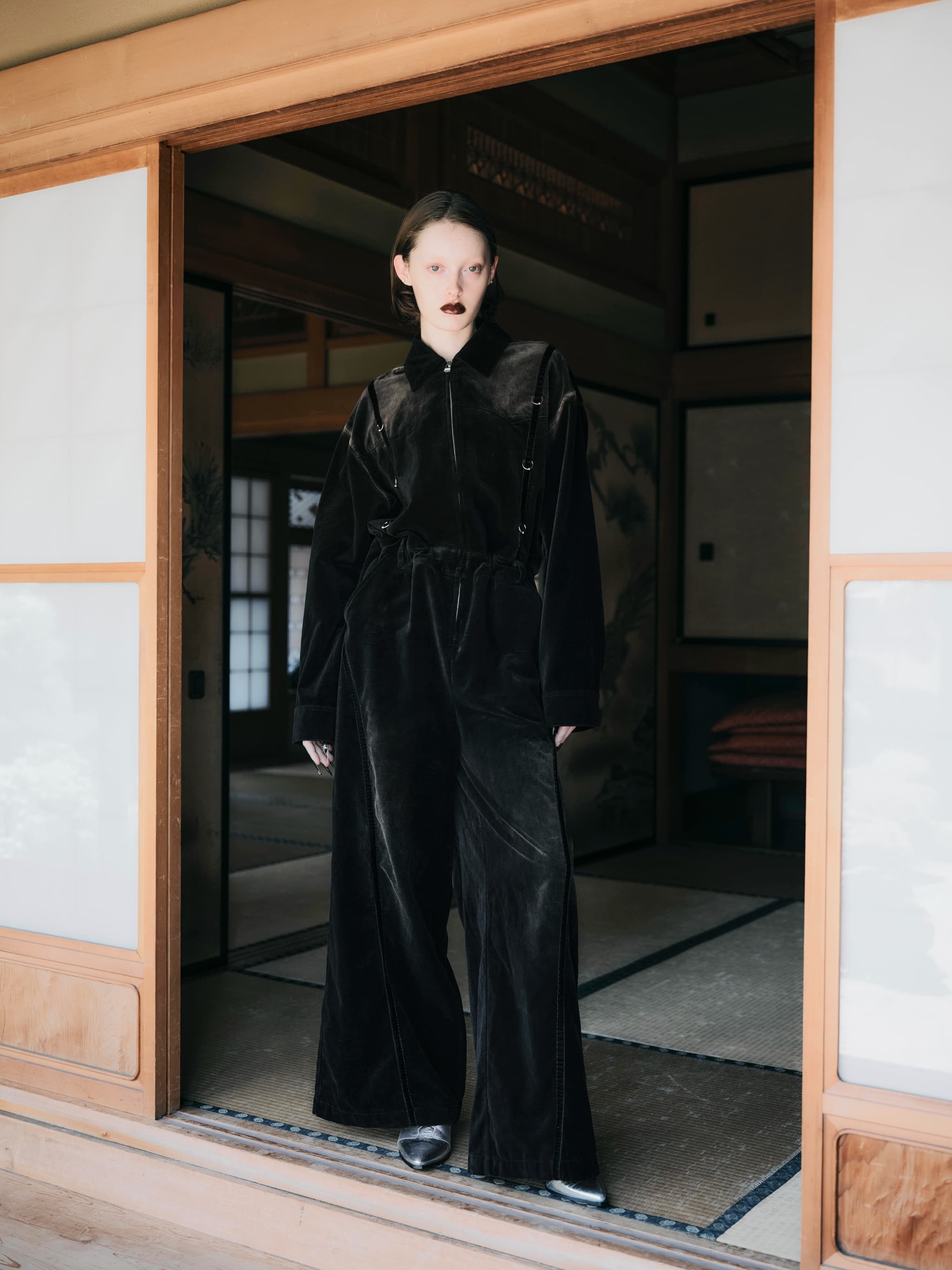 BLEACH OUT VELVET JUMP SUIT-BLACK×BEIGE – TAJEN:T